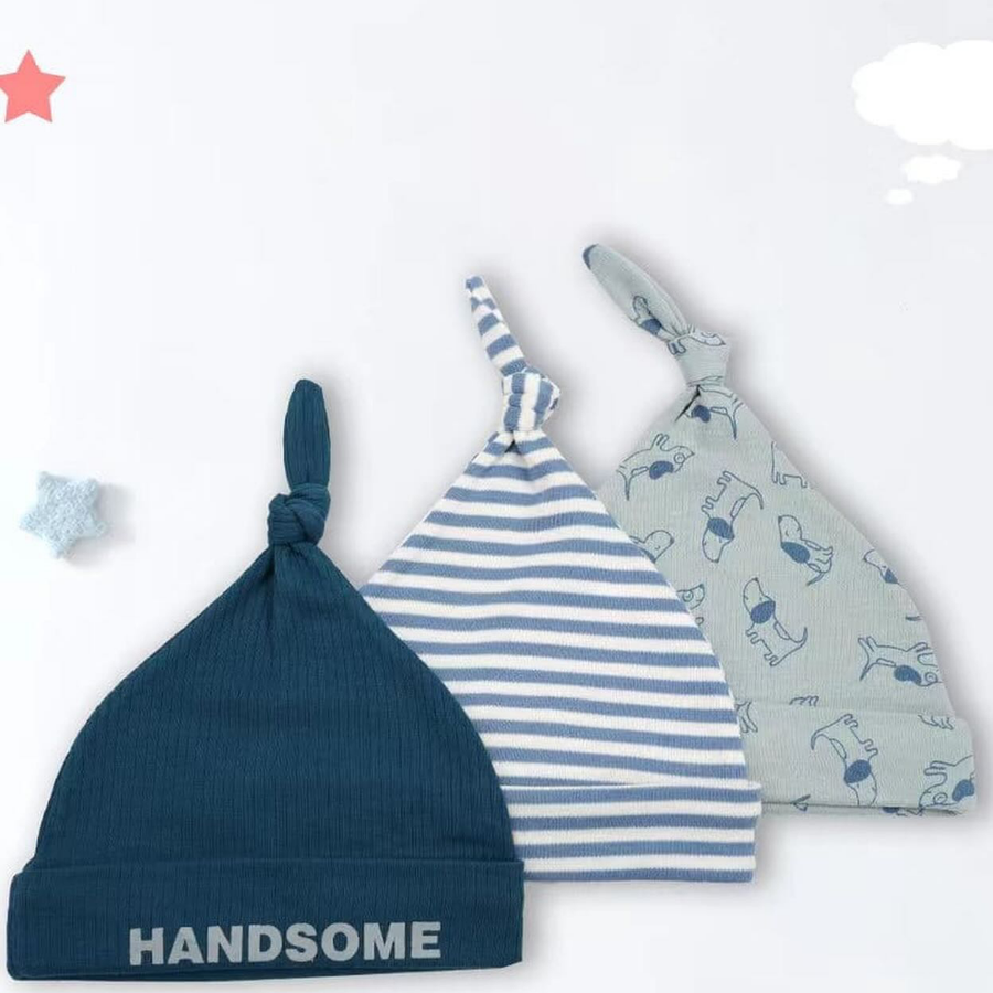 🧢 Lot de 3 bonnets noués pour bébé garçon – Bleu & motifs