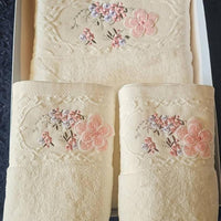 set of 3 white towels
