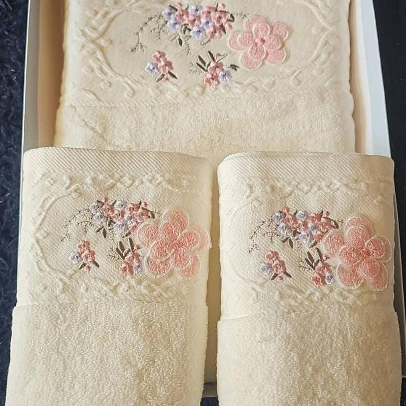set of 3 white towels