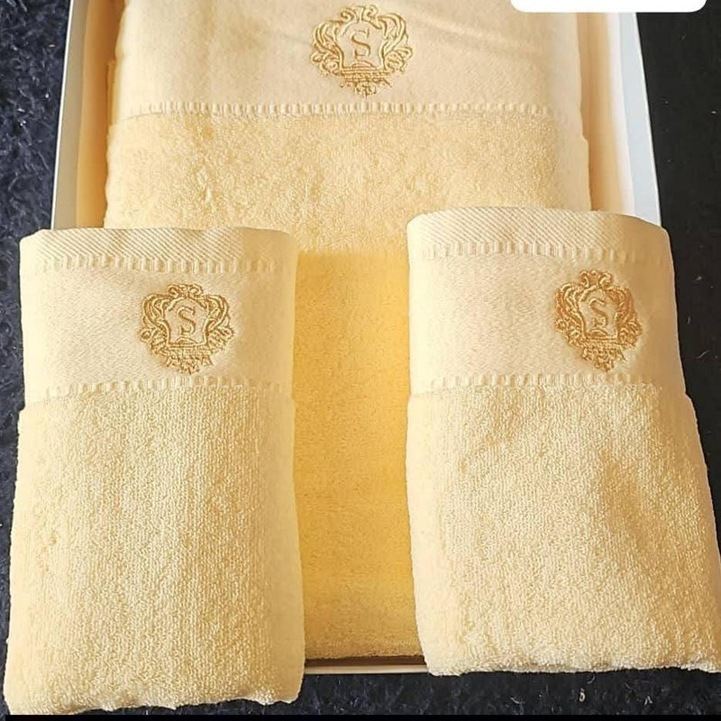 set of 3 white towels