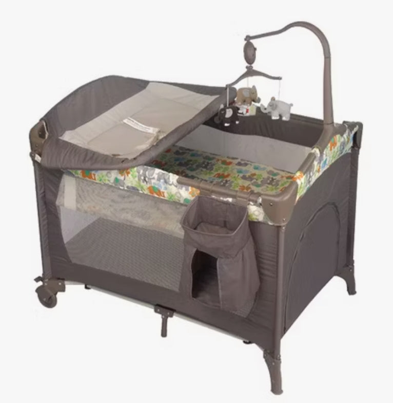 Lit bébé avec table à langer